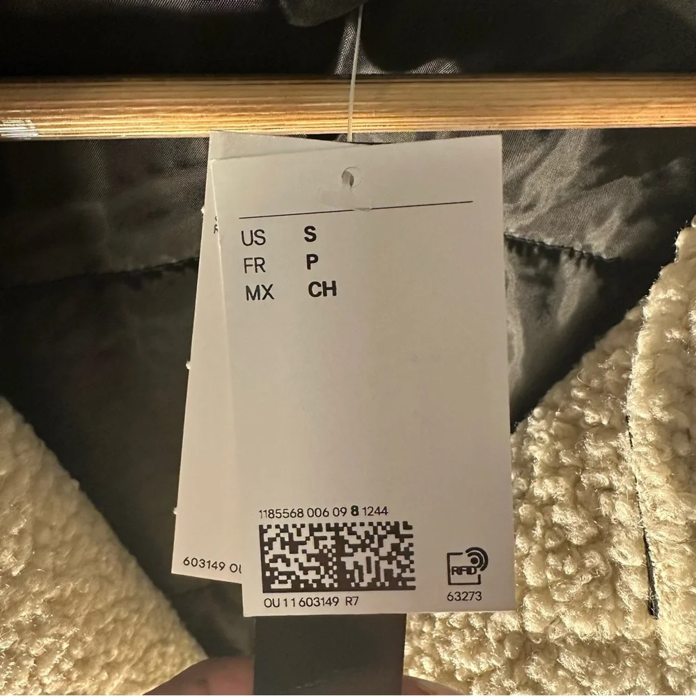 NWT H&M Aviator Teddy Fleece Jacket – Black/Beige, Size Small - Picture 7 of 7